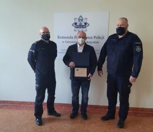 Policjanci w trakcie uroczystości pożegnania