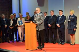 policjanci podczas uroczystości