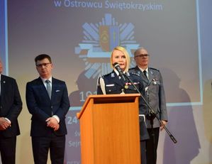 policjanci podczas uroczystości
