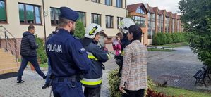 policjanci podczas ćwiczeń