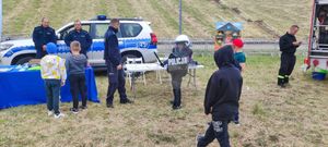 policjanci podczas pikniku