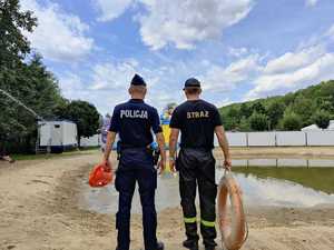 policjanci podczas działań