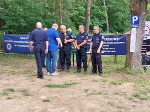 uczestnicy zawodów strzeleckich