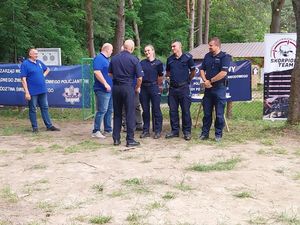 uczestnicy zawodów strzeleckich