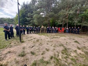 uczestnicy zawodów strzeleckich