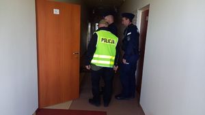 policjanci podczas ćwiczeń