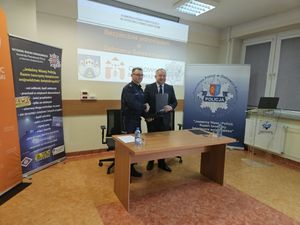 uczestnicy briefingu prasowego