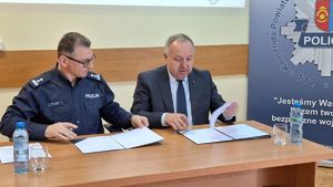 uczestnicy briefingu prasowego
