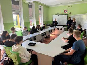 dzielnicowi na spotkaniu z dziećmi