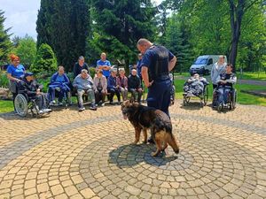 policjanci na spotkaniu