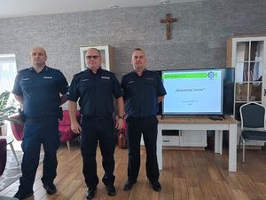 policjanci podczas debaty