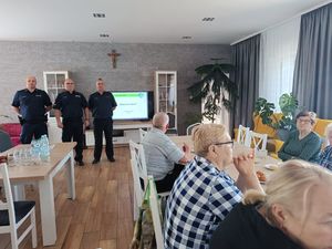 policjanci podczas debaty
