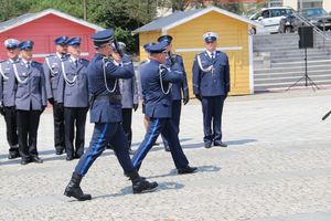 policjanci podczas uroczystości