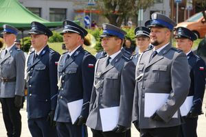 policjanci podczas uroczystości