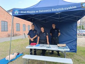 policjanci podczas uroczystości