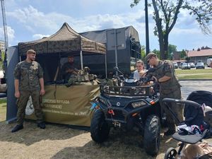 policjanci podczas uroczystości