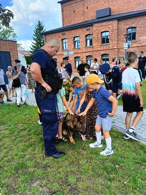 policjanci podczas uroczystości