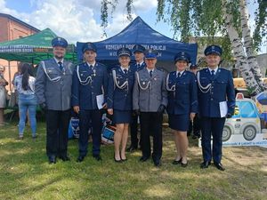 policjanci podczas uroczystości