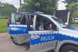 dzieci z wizytą na komisariacie