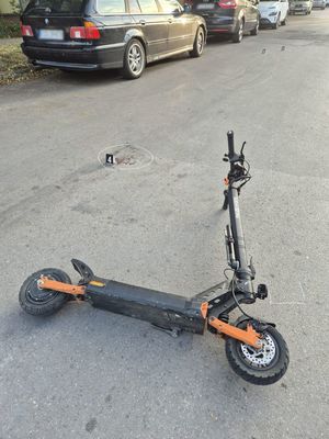 Przypominamy podstawowe przepisy i zasady poruszania się hulajnogami elektrycznymi