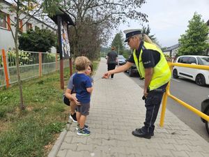 policjantka podczas działań