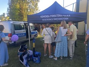 policjanci podczas pikniku
