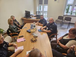 policjanci podczas spotkania