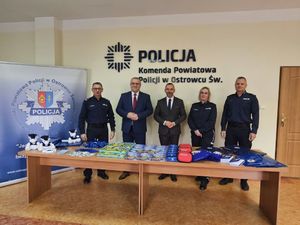 policjanci podczas spotkania