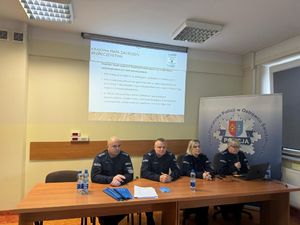 policjanci podczas debaty