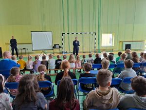 policjanci na spotkaniu